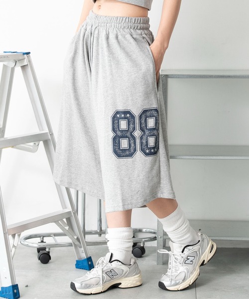 WEGO(ウィゴー)の「WEGO/【26年春夏新作】ナンバリングカットハーフパンツ(スウェットパンツ・レディース・グレー/ブラック・FREE)」の8枚目の写真