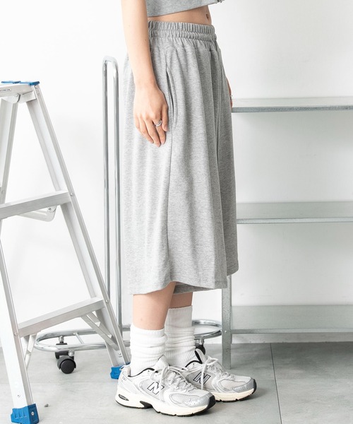 WEGO(ウィゴー)の「WEGO/【26年春夏新作】ナンバリングカットハーフパンツ(スウェットパンツ・レディース・グレー/ブラック・FREE)」の10枚目の写真