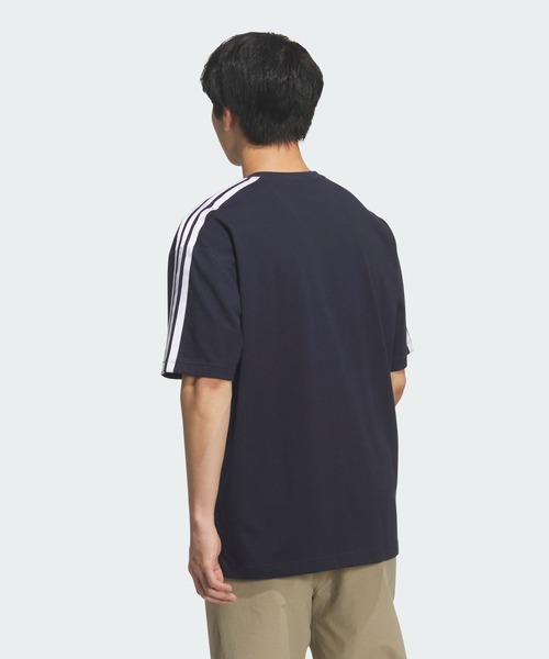 adidas(アディダス)の「エッセンシャルズ プラス ルーズフィット スリーストライプス シングルジャージー半袖Tシャツ / アディダス adidas(Tシャツ/カットソー・メンズ・ブルー・XX-LARGE/3XL/LARGE/MEDIUM/SMALL/X-LARGE)」の2枚目の写真