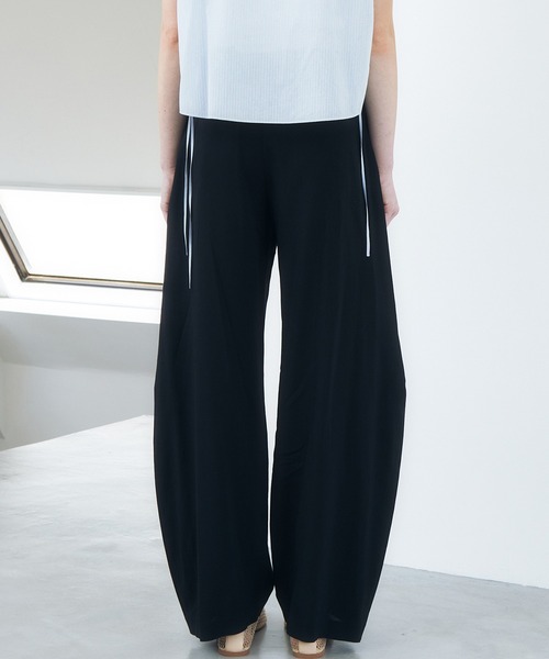 LE CIEL BLEU(ルシェルブルー)の「バレルレッグパンツ / Barrel Leg Pants(その他パンツ・レディース・ライトベージュ/ブラック・34/36/38)」の8枚目の写真