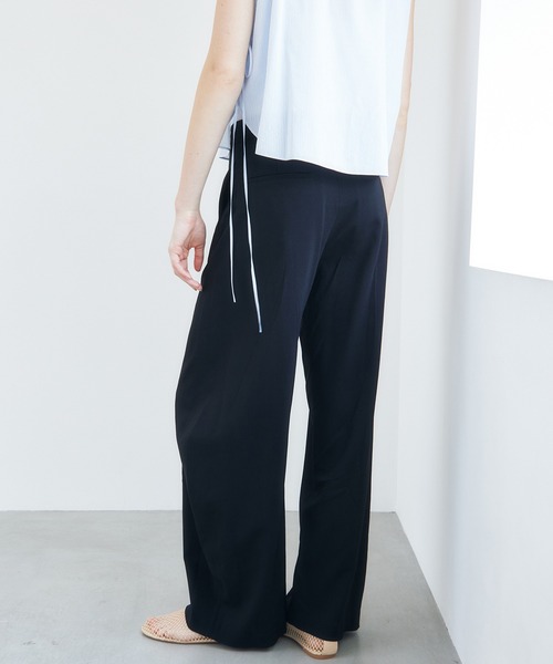 LE CIEL BLEU(ルシェルブルー)の「バレルレッグパンツ / Barrel Leg Pants(その他パンツ・レディース・ライトベージュ/ブラック・34/36/38)」の3枚目の写真