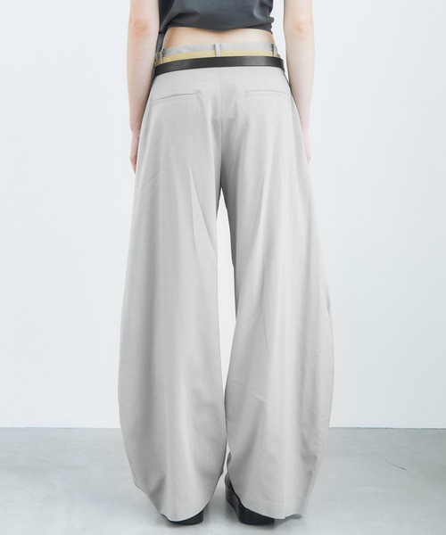 LE CIEL BLEU(ルシェルブルー)の「バレルレッグパンツ / Barrel Leg Pants(その他パンツ・レディース・ライトベージュ/ブラック・34/36/38)」の16枚目の写真