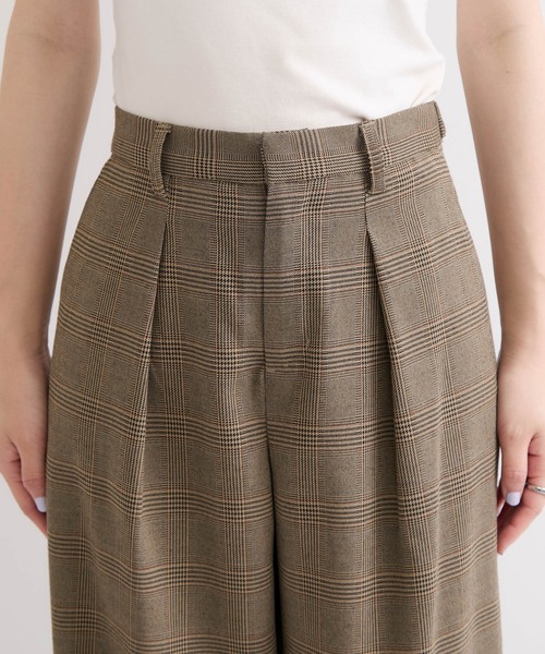 le cercle ADAM ET ROPE'(ルセルクルアダムエロペ)の「タックワイドパンツ/セットアップ対応(スラックス・レディース・ブラウン/ネイビー・FREE)」の12枚目の写真