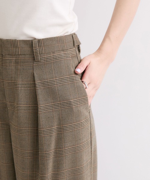 le cercle ADAM ET ROPE'(ルセルクルアダムエロペ)の「タックワイドパンツ/セットアップ対応(スラックス・レディース・ブラウン/ネイビー・FREE)」の14枚目の写真