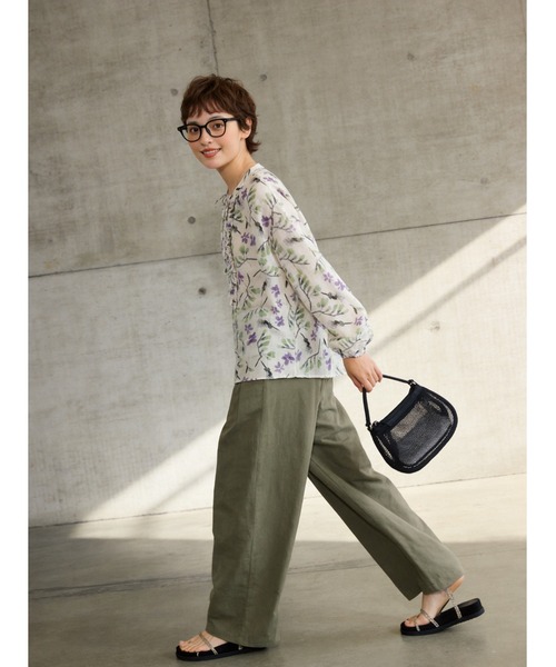 Sew loop(ソーループ)の「麻混アートな花柄プリントリボンフリルVネック長袖ブラウス(シャツ/ブラウス・レディース・ホワイト・FREE)」の5枚目の写真