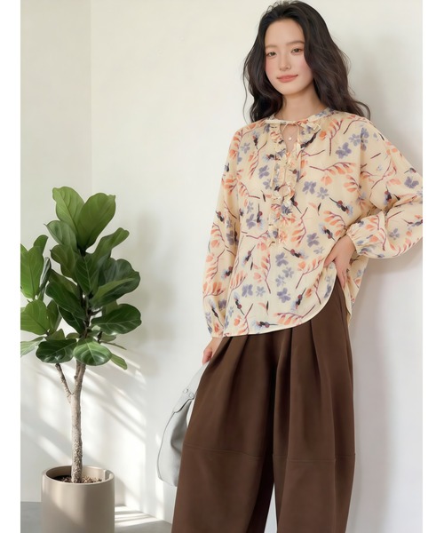 Sew loop(ソーループ)の「麻混アートな花柄プリントリボンフリルVネック長袖ブラウス(シャツ/ブラウス・レディース・ホワイト・FREE)」の17枚目の写真