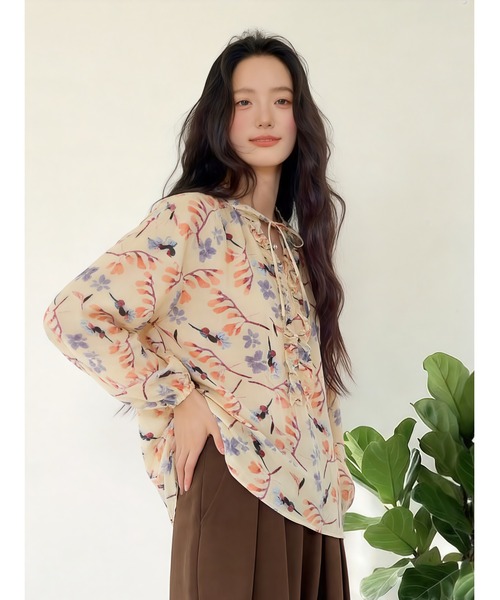 Sew loop(ソーループ)の「麻混アートな花柄プリントリボンフリルVネック長袖ブラウス(シャツ/ブラウス・レディース・ホワイト・FREE)」の15枚目の写真