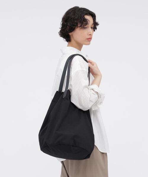 MARGARET HOWELL(マーガレットハウエル)の「COTTON NYLON HIDENSE POPLIN(トートバッグ・レディース・ベージュ/ブラック・FREE)」の3枚目の写真