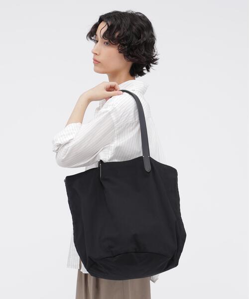 MARGARET HOWELL(マーガレットハウエル)の「COTTON NYLON HIDENSE POPLIN(トートバッグ・レディース・ベージュ/ブラック・FREE)」の4枚目の写真