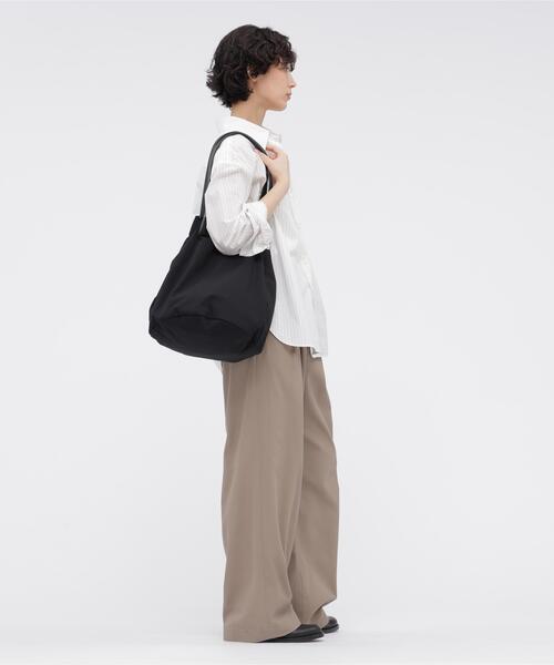 MARGARET HOWELL(マーガレットハウエル)の「COTTON NYLON HIDENSE POPLIN(トートバッグ・レディース・ベージュ/ブラック・FREE)」の5枚目の写真