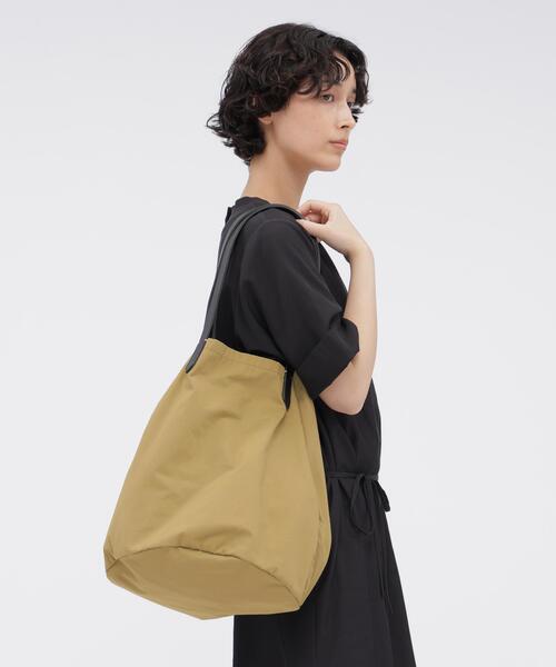 MARGARET HOWELL(マーガレットハウエル)の「COTTON NYLON HIDENSE POPLIN(トートバッグ・レディース・ベージュ/ブラック・FREE)」の7枚目の写真