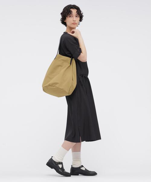 MARGARET HOWELL(マーガレットハウエル)の「COTTON NYLON HIDENSE POPLIN(トートバッグ・レディース・ベージュ/ブラック・FREE)」の8枚目の写真