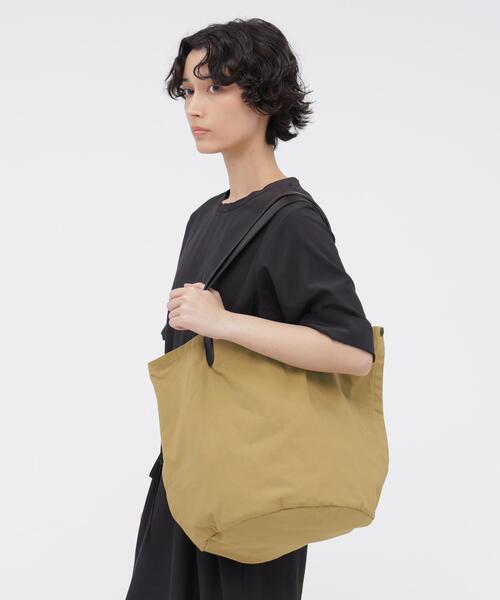 MARGARET HOWELL(マーガレットハウエル)の「COTTON NYLON HIDENSE POPLIN(トートバッグ・レディース・ベージュ/ブラック・FREE)」の9枚目の写真