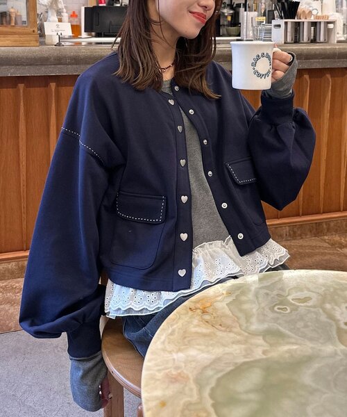 CIAOPANIC(チャオパニック)の「ハートボタン配色ステッチスウェットカーディガン(Tシャツ/カットソー・レディース・イエロー/グレー/ブラウン/ブラック/ネイビー/アイボリー/レッド/サックスブルー/ピンク・ONE SIZE)」の5枚目の写真