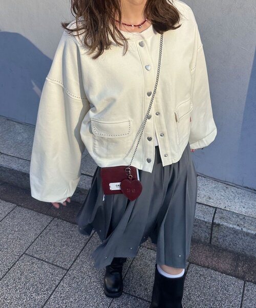 CIAOPANIC(チャオパニック)の「ハートボタン配色ステッチスウェットカーディガン(Tシャツ/カットソー・レディース・イエロー/グレー/ブラウン/ブラック/ネイビー/アイボリー/レッド/サックスブルー/ピンク・ONE SIZE)」の2枚目の写真