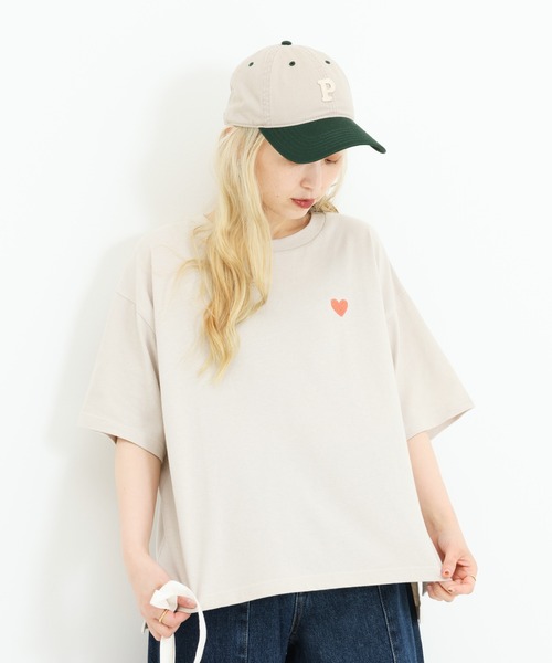 HEART MARKET(ハートマーケット)の「ハート刺繍ワイドなプリントT(Tシャツ/カットソー・レディース・ブラック/ナチュラル/ホワイト/チャコール・MEDIUM/LARGE)」の4枚目の写真