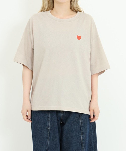 HEART MARKET(ハートマーケット)の「ハート刺繍ワイドなプリントT(Tシャツ/カットソー・レディース・ブラック/ナチュラル/ホワイト/チャコール・MEDIUM/LARGE)」の9枚目の写真