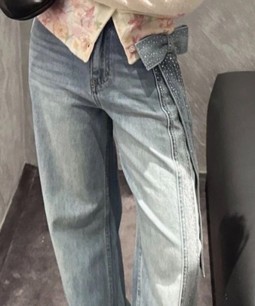 SHERU(シェル)の「リボンビジュー付き ワイドデニムパンツ レディース Y2K(デニムパンツ・レディース・ブルー・L/M/S)」の4枚目の写真
