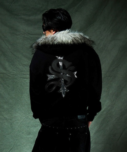 SUPPLIER(サプライヤー)の「ジップフーディ|Faux Fur Cross Zip Hoodie|SUPPLIER(パーカー・メンズ・オフホワイト/ブラック・MEDIUM/LARGE/X-LARGE/SMALL)」の2枚目の写真