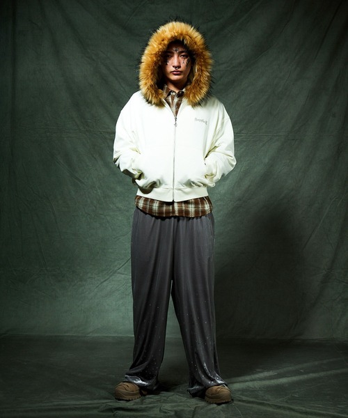 SUPPLIER(サプライヤー)の「ジップフーディ|Faux Fur Cross Zip Hoodie|SUPPLIER(パーカー・メンズ・オフホワイト/ブラック・MEDIUM/LARGE/X-LARGE/SMALL)」の3枚目の写真