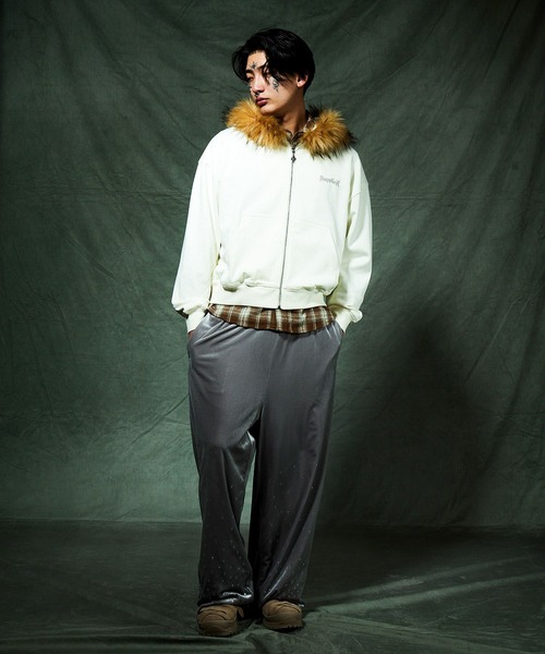 SUPPLIER(サプライヤー)の「ジップフーディ|Faux Fur Cross Zip Hoodie|SUPPLIER(パーカー・メンズ・オフホワイト/ブラック・MEDIUM/LARGE/X-LARGE/SMALL)」の4枚目の写真