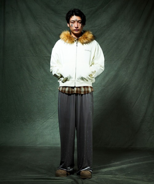 SUPPLIER(サプライヤー)の「ジップフーディ|Faux Fur Cross Zip Hoodie|SUPPLIER(パーカー・メンズ・オフホワイト/ブラック・MEDIUM/LARGE/X-LARGE/SMALL)」の5枚目の写真