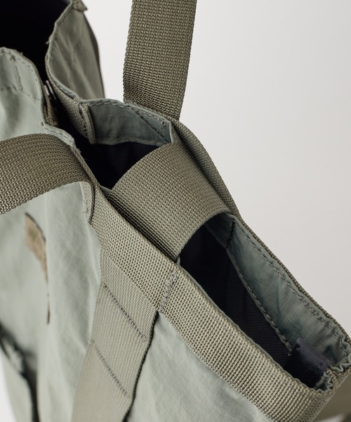 WILD THINGS（ワイルドシングス）の「トートとリュックの2WAY【WILD THINGS】EASY TOTE RUCK リップストップナイロン デイパック（バックパック/リュック・レディース・ブラック/ベージュ/カーキ・ONE SIZE）」の11枚目の写真