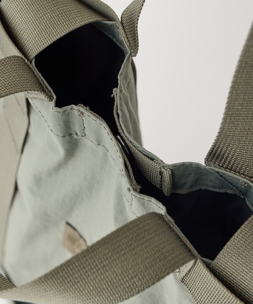 WILD THINGS（ワイルドシングス）の「トートとリュックの2WAY【WILD THINGS】EASY TOTE RUCK リップストップナイロン デイパック（バックパック/リュック・レディース・ブラック/ベージュ/カーキ・ONE SIZE）」の12枚目の写真