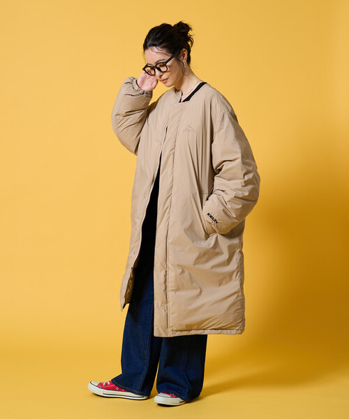 FREAK'S STORE（フリークスストア）の「限定展開 KELTY × FREAK'S STORE/ケルティ 別注 サーモライト 中綿 ノーカラー ロング ダウン（ダウンジャケット/コート・レディース・ブラック/オリーブ/ベージュ・ﾌﾘ-）」の2枚目の写真