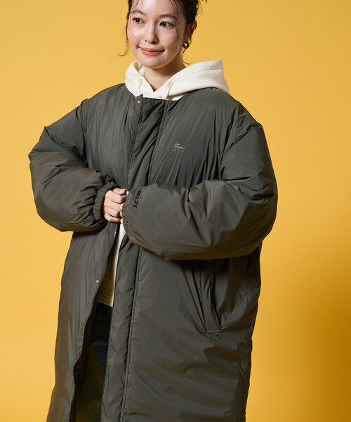 FREAK'S STORE（フリークスストア）の「限定展開 KELTY × FREAK'S STORE/ケルティ 別注 サーモライト 中綿 ノーカラー ロング ダウン（ダウンジャケット/コート・レディース・ブラック/オリーブ/ベージュ・ﾌﾘ-）」の5枚目の写真