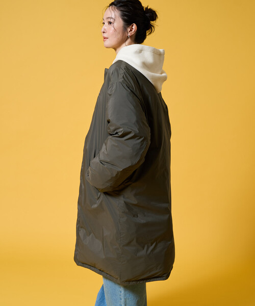 FREAK'S STORE（フリークスストア）の「限定展開 KELTY × FREAK'S STORE/ケルティ 別注 サーモライト 中綿 ノーカラー ロング ダウン（ダウンジャケット/コート・レディース・ブラック/オリーブ/ベージュ・ﾌﾘ-）」の9枚目の写真