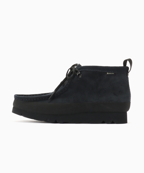 Clarks(クラークス)の「CLARKS / クラークス WallabeeBT GTX RAND(ブーツ・メンズ・ネイビー/アイボリー・80/75/70/85)」の2枚目の写真
