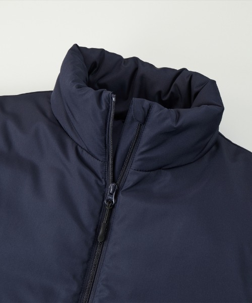 Ol' Basics（オールベーシックス）の「Ol' Basics（オール・ベーシックス） フェイクダウンジャケット 中綿 スタンドカラー U.S.ARMY ロゴプリント シームレス 中綿ジャケット パデッドジャケット アウター アメカジ ミリタリー メンズ レディース ユニセックス（ダウンジャケット/コート・メンズ・ネイビー/ブラック・L/XL/M）」の3枚目の写真