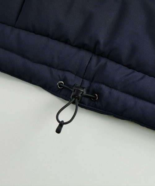 Ol' Basics（オールベーシックス）の「Ol' Basics（オール・ベーシックス） フェイクダウンジャケット 中綿 スタンドカラー U.S.ARMY ロゴプリント シームレス 中綿ジャケット パデッドジャケット アウター アメカジ ミリタリー メンズ レディース ユニセックス（ダウンジャケット/コート・メンズ・ネイビー/ブラック・L/XL/M）」の7枚目の写真