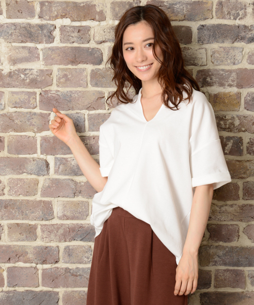 CIAOPANIC TYPY（チャオパニックティピー）の「細リップルVネック抜き襟Tシャツ（Tシャツ/カットソー・レディース・オフホワイト/ネイビー/ブラウン/その他19・FREE）」の2枚目の写真