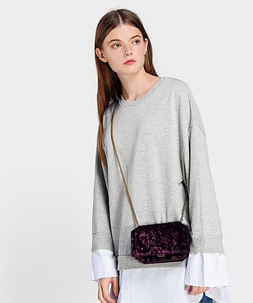 CHARLES & KEITH（チャールズ & キース）の「ドレッシーチェーンクラッチバッグ / DRESSY CHAIN CLUTCH BAG（クラッチバッグ・レディース・ブラック/バーガンディー・S）」の12枚目の写真