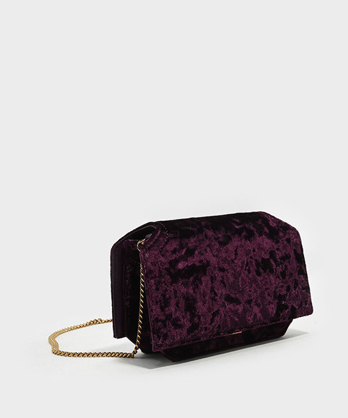 CHARLES & KEITH（チャールズ & キース）の「ドレッシーチェーンクラッチバッグ / DRESSY CHAIN CLUTCH BAG（クラッチバッグ・レディース・ブラック/バーガンディー・S）」の10枚目の写真