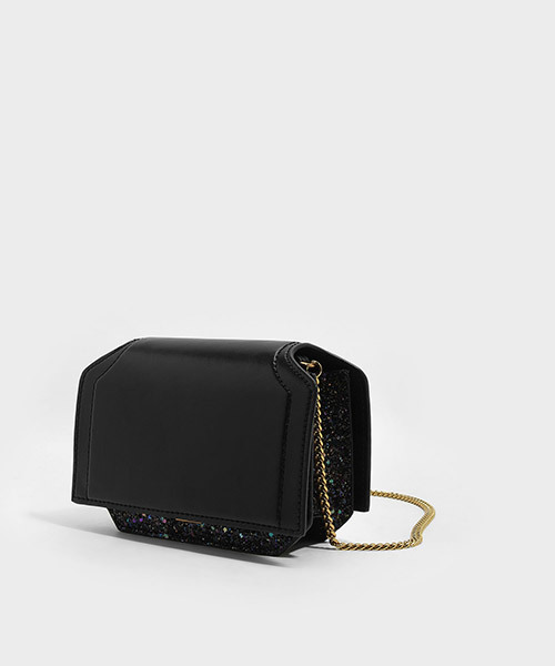 CHARLES & KEITH（チャールズ & キース）の「ドレッシーチェーンクラッチバッグ / DRESSY CHAIN CLUTCH BAG（クラッチバッグ・レディース・ブラック/バーガンディー・S）」の9枚目の写真