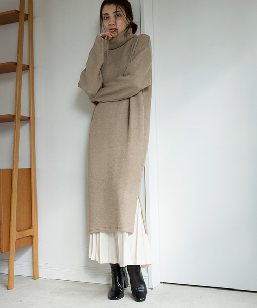 marjour(マージュール)の「TURTLE KNIT ONEPIECE(ワンピース・レディース・オフホワイト/グレイッシュベージュ・FREE)」の2枚目の写真