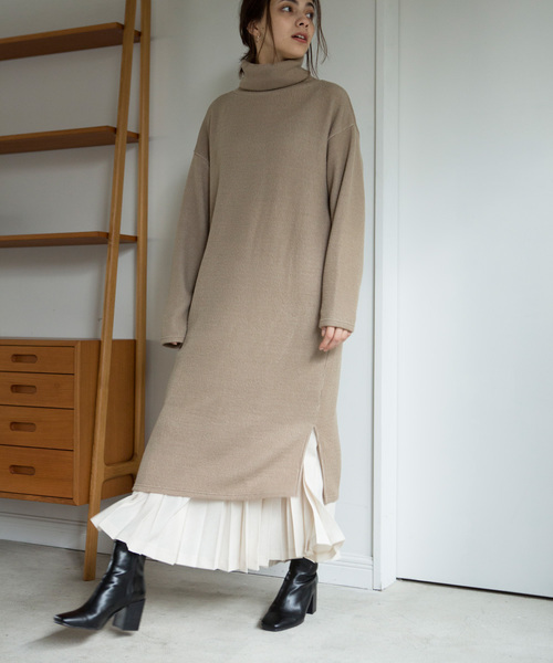 marjour(マージュール)の「TURTLE KNIT ONEPIECE(ワンピース・レディース・オフホワイト/グレイッシュベージュ・FREE)」の4枚目の写真