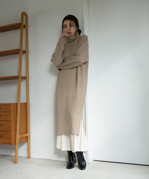 marjour(マージュール)の「TURTLE KNIT ONEPIECE(ワンピース・レディース・オフホワイト/グレイッシュベージュ・FREE)」の5枚目の写真