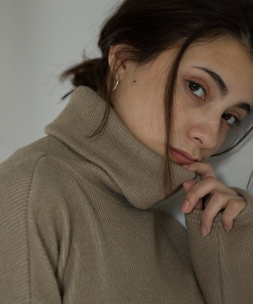 marjour(マージュール)の「TURTLE KNIT ONEPIECE(ワンピース・レディース・オフホワイト/グレイッシュベージュ・FREE)」の14枚目の写真