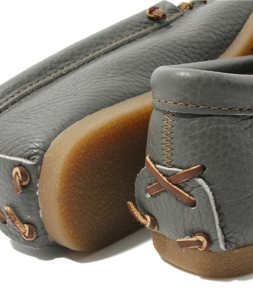 BEAMS LIGHTS Men's(ビームスライツ メンズ)の「□MINNETONKA / モカシンシューズ(モカシン/デッキシューズ・メンズ・グレー/ダークブラウン・7/7.5/8/8.5/9/9.5)」の8枚目の写真