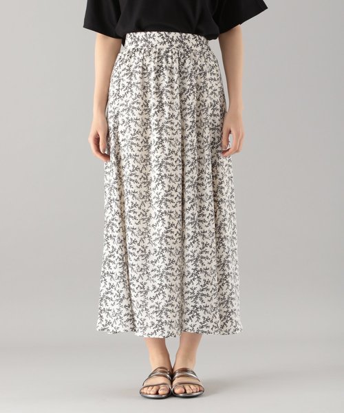 PAGEBOY（ページボーイ）の「モノトーンハナガラフレアスカート（スカート・レディース・オフホワイト/ブラック・FREE）」の5枚目の写真