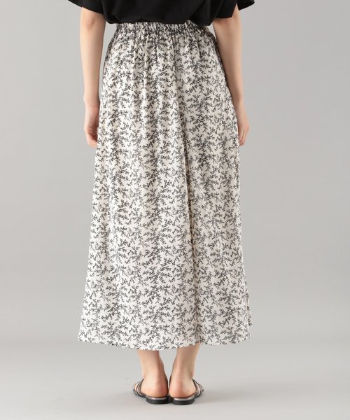 PAGEBOY（ページボーイ）の「モノトーンハナガラフレアスカート（スカート・レディース・オフホワイト/ブラック・FREE）」の10枚目の写真