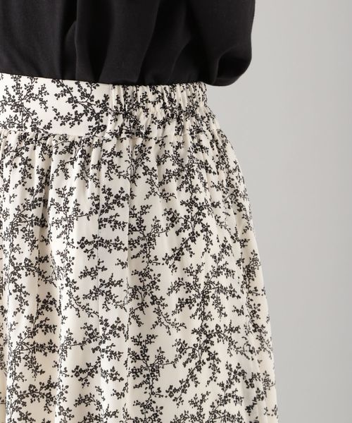 PAGEBOY（ページボーイ）の「モノトーンハナガラフレアスカート（スカート・レディース・オフホワイト/ブラック・FREE）」の14枚目の写真