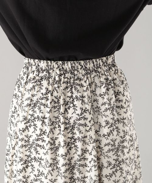 PAGEBOY（ページボーイ）の「モノトーンハナガラフレアスカート（スカート・レディース・オフホワイト/ブラック・FREE）」の12枚目の写真