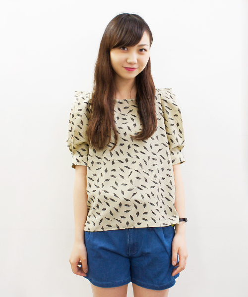 CIAOPANIC（チャオパニック）の「【Ciaopanic】袖タック半袖BL（シャツ/ブラウス・レディース・ベージュ/ネイビー・FREE）」の2枚目の写真