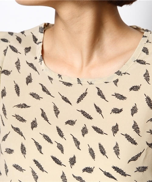 CIAOPANIC（チャオパニック）の「【Ciaopanic】袖タック半袖BL（シャツ/ブラウス・レディース・ベージュ/ネイビー・FREE）」の7枚目の写真