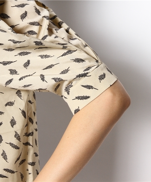 CIAOPANIC（チャオパニック）の「【Ciaopanic】袖タック半袖BL（シャツ/ブラウス・レディース・ベージュ/ネイビー・FREE）」の8枚目の写真